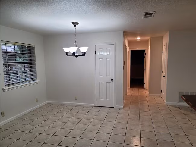 306 East Anderson Avenue, Round Rock, TX 78664 photo 3