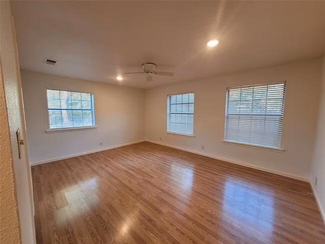306 East Anderson Avenue, Round Rock, TX 78664 photo 5