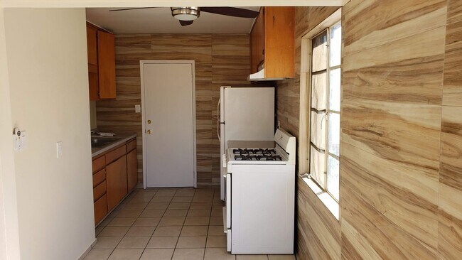 1187 E Washington Ave El Cajon, CA 92019 photo 4