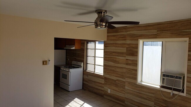 1187 E Washington Ave El Cajon, CA 92019 photo 2