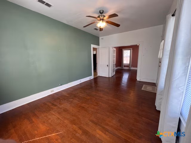163 N Sycamore Ave New Braunfels, TX 78130 photo 3