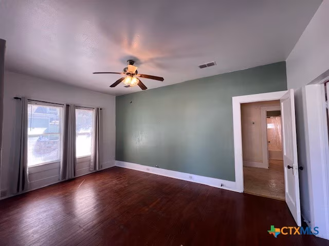 163 N Sycamore Ave New Braunfels, TX 78130 photo 2