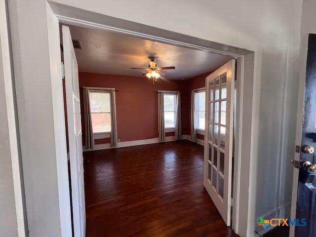 163 N Sycamore Ave New Braunfels, TX 78130 photo 4