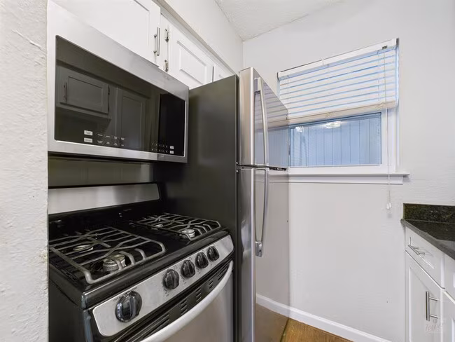 2401 Manor Rd Austin, TX 78722 photo 4