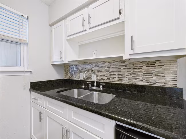 2401 Manor Rd Austin, TX 78722 photo 3