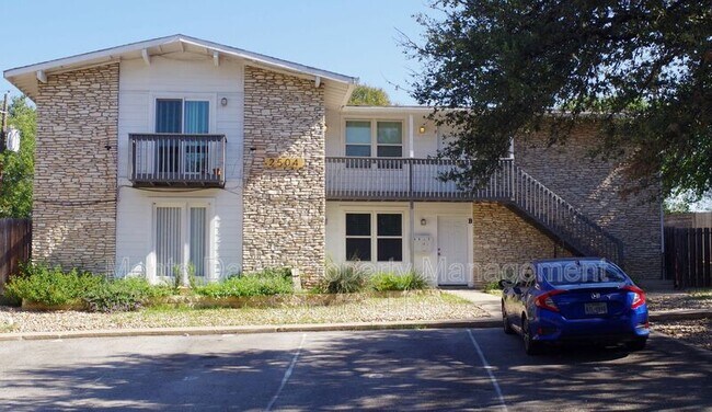 2504 Manor Cir Austin, TX 78723 photo 2