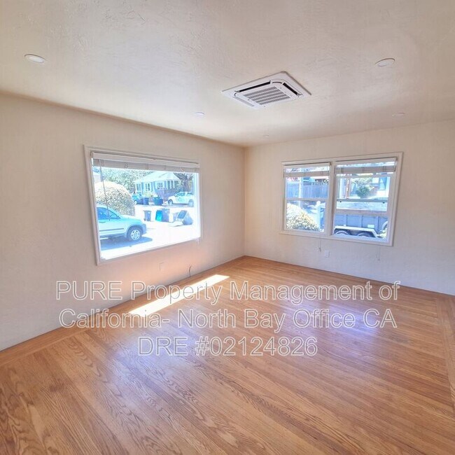 312 Baker St Petaluma, CA 94952 photo 3