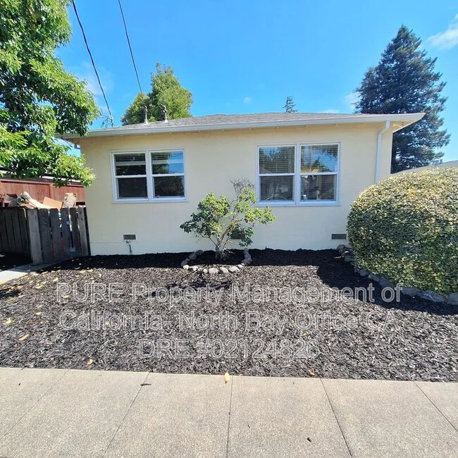 312 Baker St Petaluma, CA 94952 photo 2