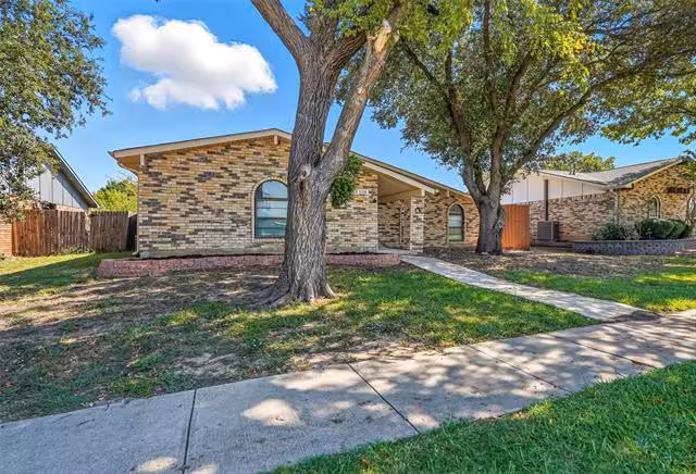 6108 Jennings Drive, The Colony, TX 75056 photo 2