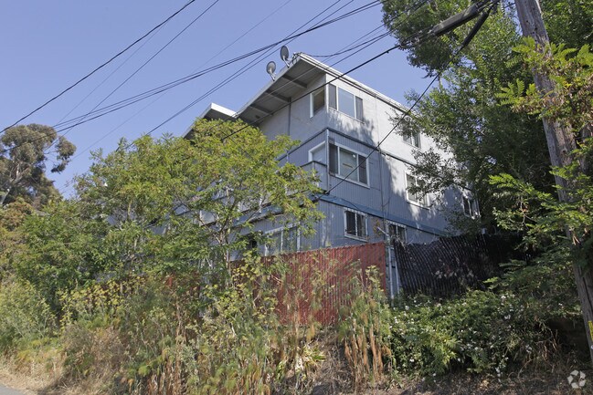 Highland Palms Apartments photo 2
