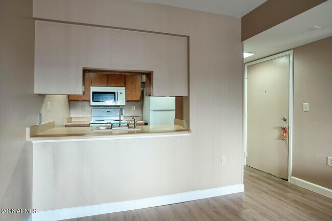 3033 E Devonshire Ave Phoenix, AZ 85016 photo 4