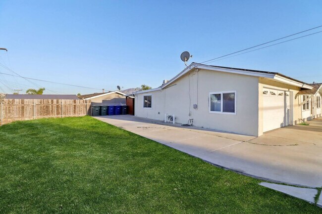 609 Carlsbad St Spring Valley, CA 91977 photo 3