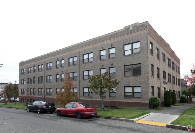 Travis Apartments photo 2