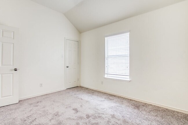 7740 Summerbrook Cir Fort Worth, TX 76137 photo 3