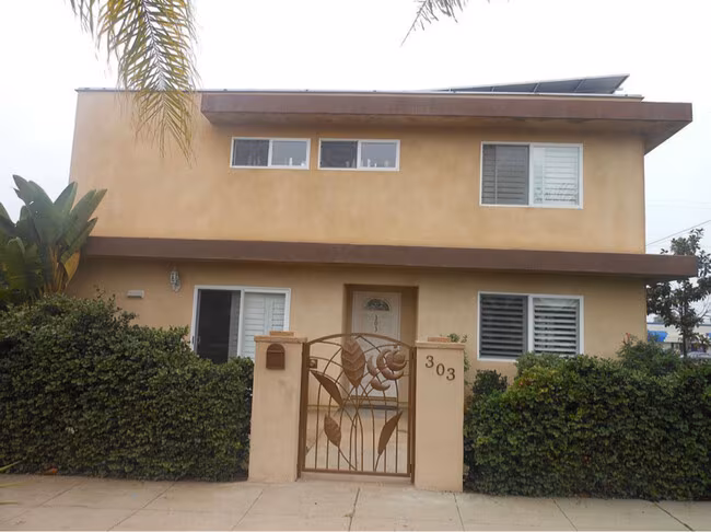 303 S Freeman St Oceanside, CA 92054 photo 2