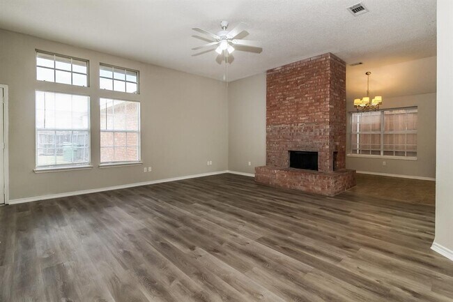 2310 Summit Dr photo 4