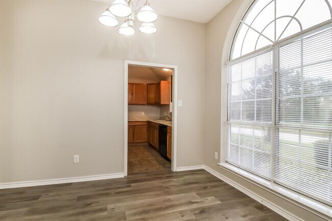 2310 Summit Dr photo 5
