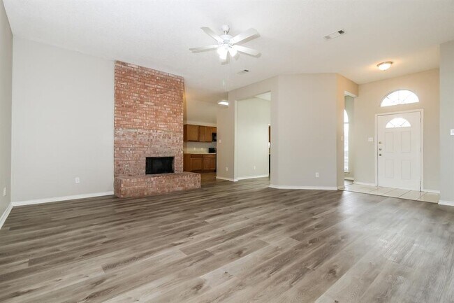 2310 Summit Dr photo 3