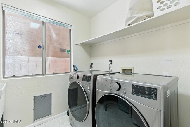 8083 E Michelle Dr Scottsdale, AZ 85255 photo 2