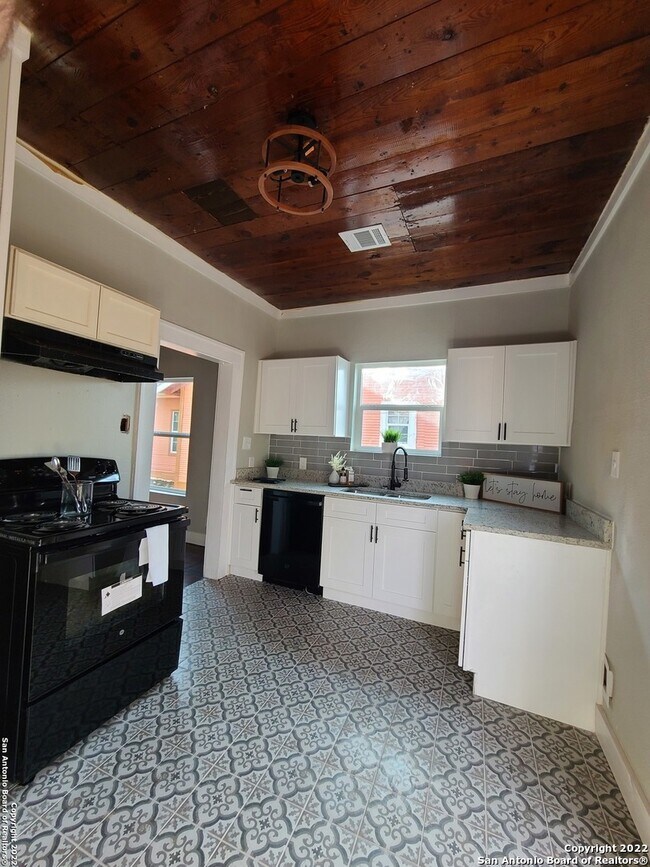 719 Bailey Ave San Antonio, TX 78210 photo 5