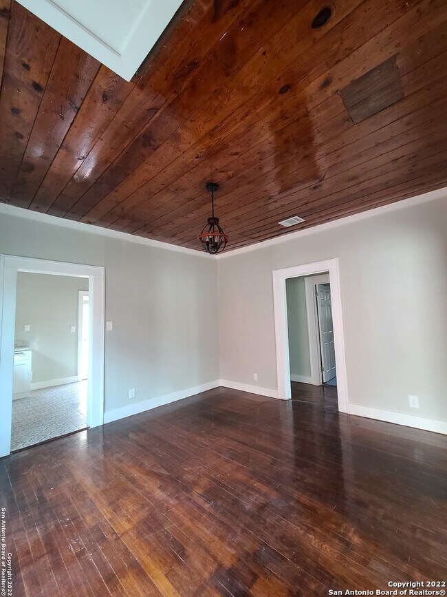 719 Bailey Ave San Antonio, TX 78210 photo 4