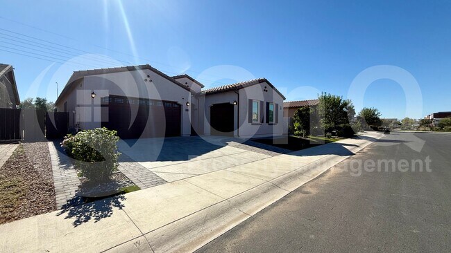 209 East Sagittarius Place, Chandler, AZ 85249 photo 3