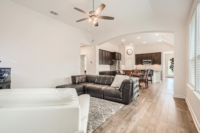 231 Spinnaker Loop Kyle, TX 78640 photo 5