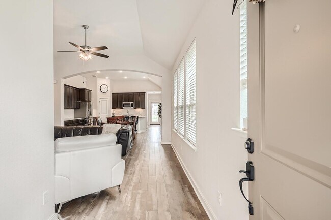 231 Spinnaker Loop Kyle, TX 78640 photo 4