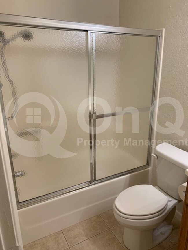 420 W Yukon Dr Phoenix, AZ 85027 photo 2