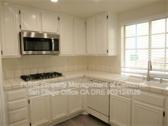 1050 La Tortuga Dr Vista, CA 92081 photo 5