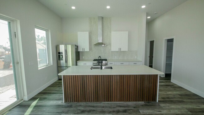 5535-5539 Potomac St San Diego, CA 92139 photo 2