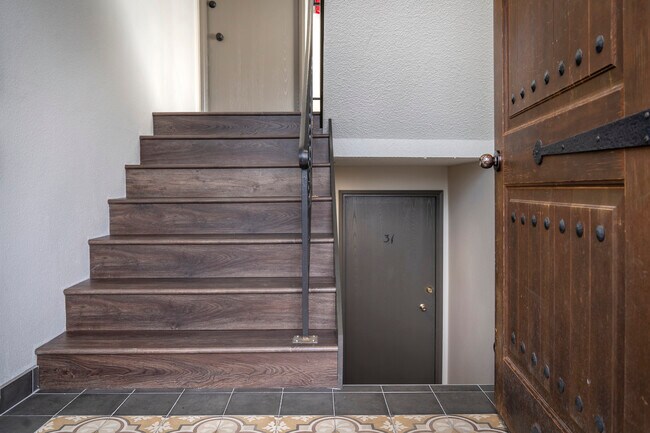 Los Altos Apartments photo 3