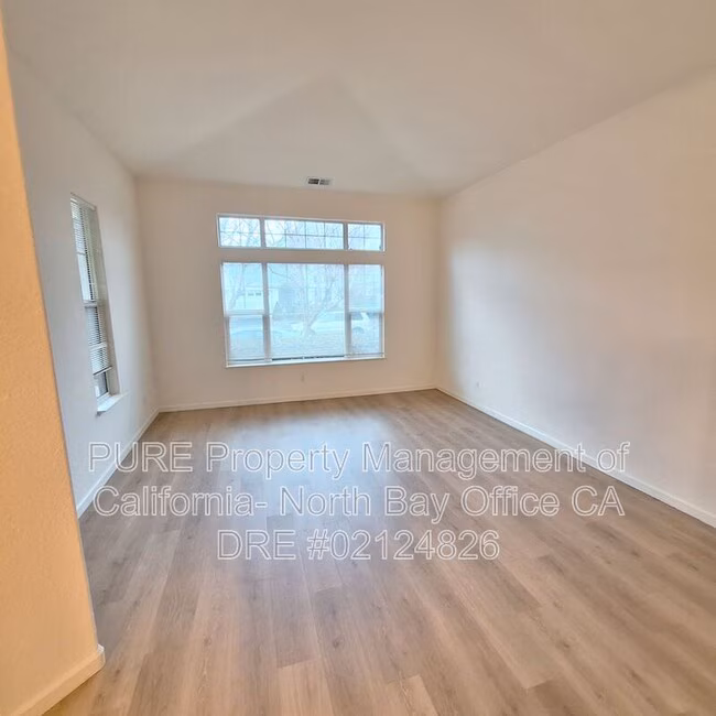 1887 Mallard Ln Petaluma, CA 94954 photo 4