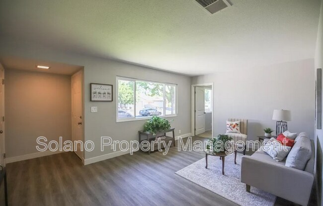 849 Finch Way Fairfield, CA 94533 photo 2