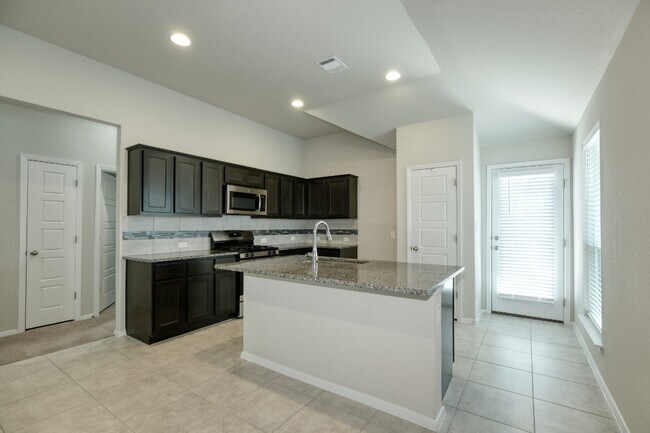 6045 Urbano Bnd Round Rock, TX 78665 photo 4