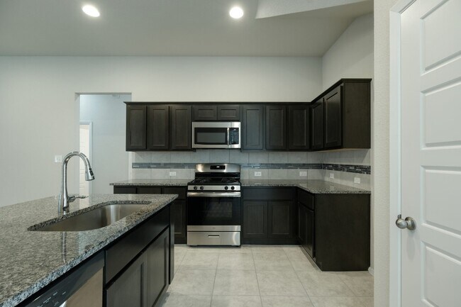 6045 Urbano Bnd Round Rock, TX 78665 photo 5