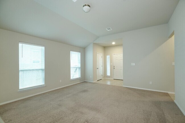 6045 Urbano Bnd Round Rock, TX 78665 photo 2