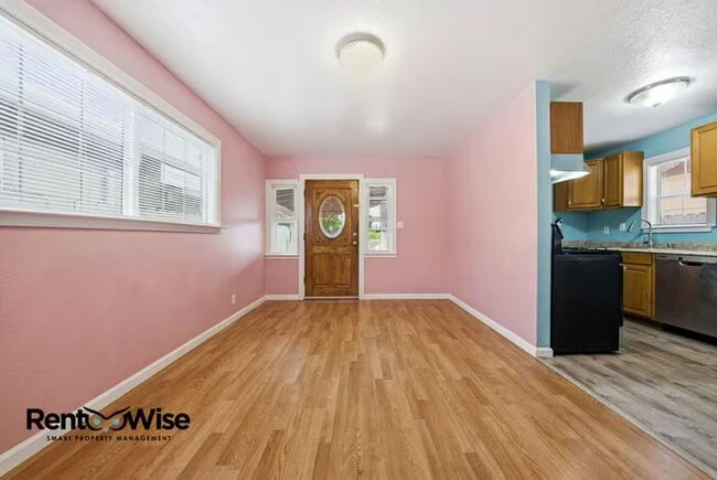 657 Hurlingame Ave Redwood City, CA 94063 photo 4