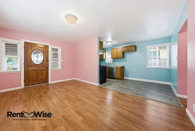 657 Hurlingame Ave Redwood City, CA 94063 photo 3