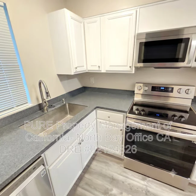 552 Santa Alicia Dr Rohnert Park, CA 94928 photo 4