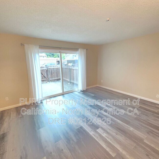 552 Santa Alicia Dr Rohnert Park, CA 94928 photo 2