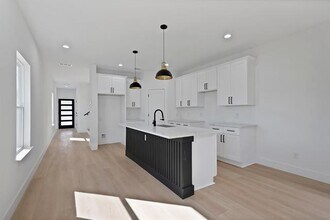 2912 Brigham Ln Dallas, TX 75215 photo 5