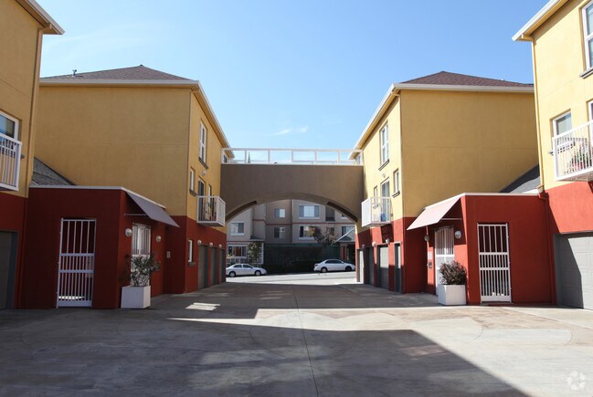Lone Palm Court Apartments photo 4