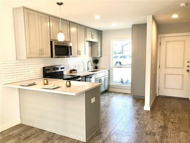 3812 Southway Dr Austin, TX 78704 photo 2