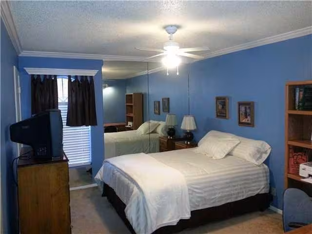 910 Duncan Ln Austin, TX 78705 photo 3