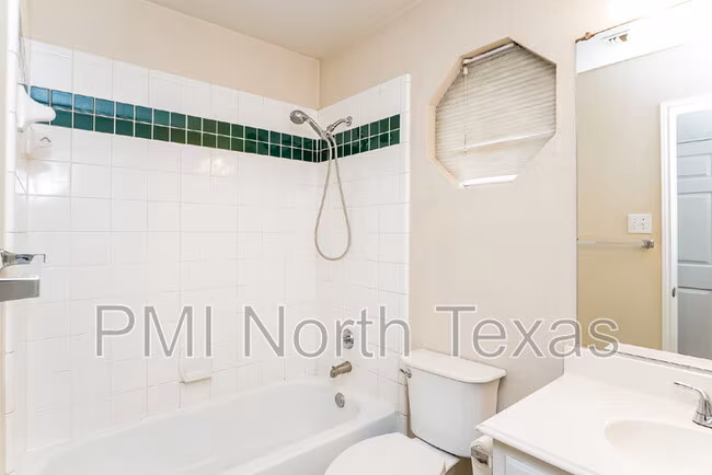 10706 Robincreek Ln Frisco, TX 75035 photo 4