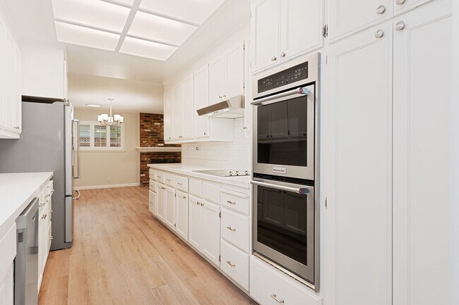 Beautiful and Immaculate West Saratoga 4 Bedroom 2 Bath Home photo 2