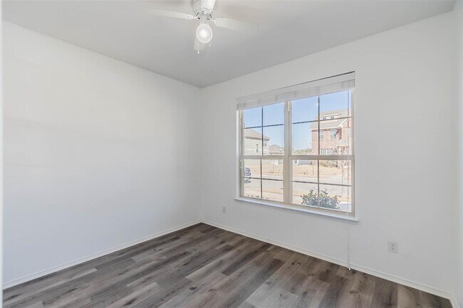 1008 Holly Anne Ln Aubrey, TX 76227 photo 5