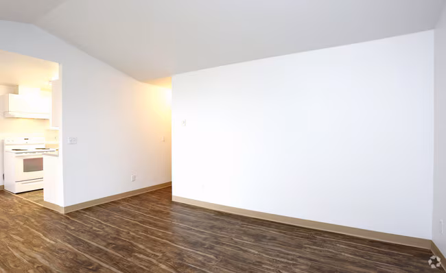 Olympic Pointe Apartments photo 4