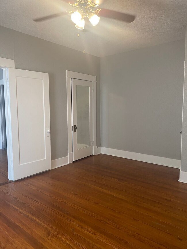 531 Cedar St San Antonio, TX 78210 photo 4